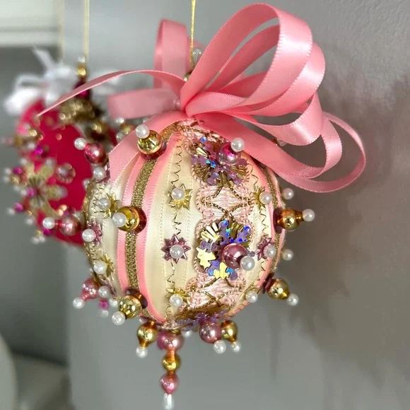 Vintage repurposed holiday Christmas ornament - Picture 5 of 7